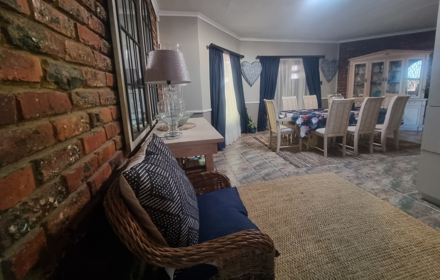6 Bedroom Property for Sale in Heiderand Western Cape